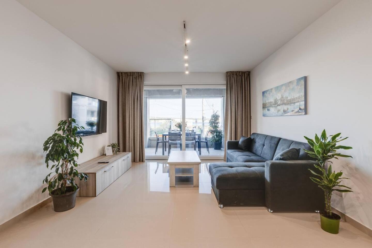 9Ten11 Seafront By Homely Mellieħa Екстериор снимка