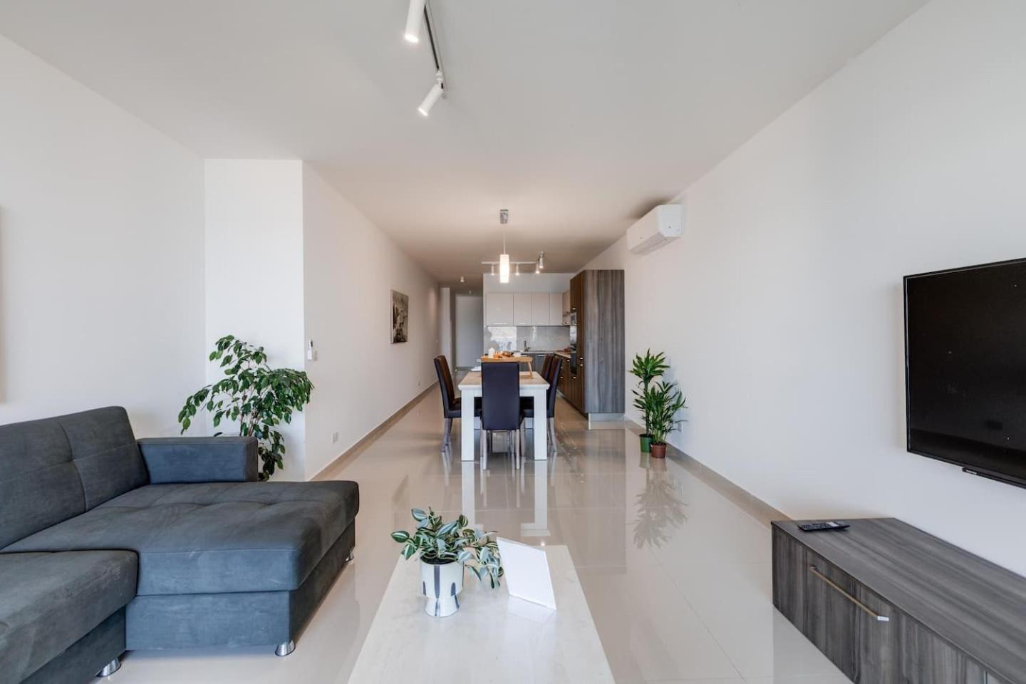 9Ten11 Seafront By Homely Mellieħa Екстериор снимка