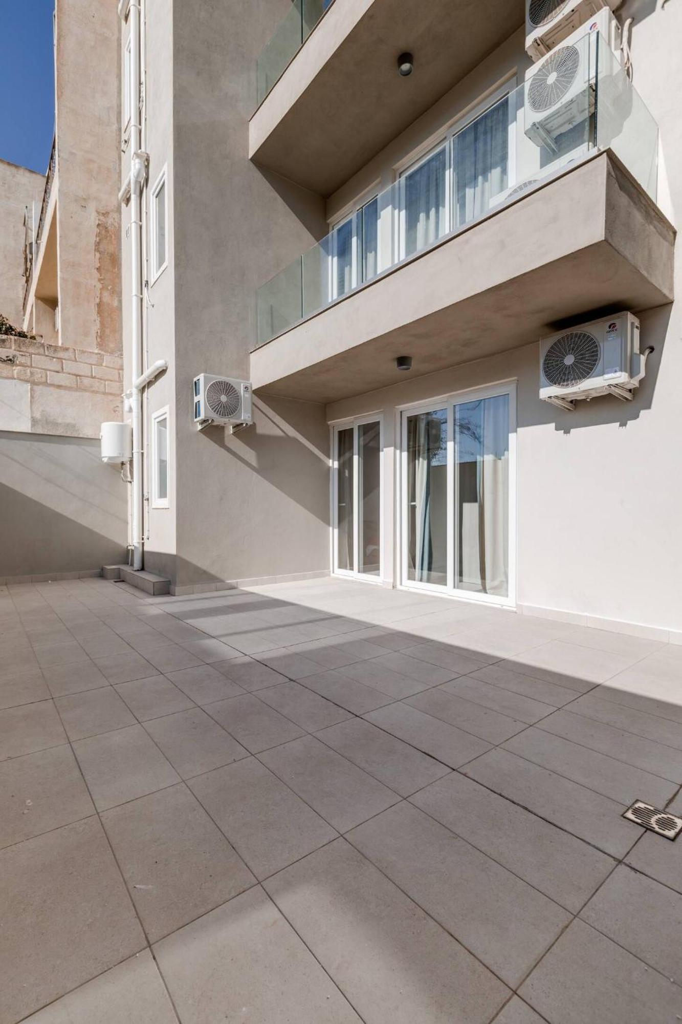 9Ten11 Seafront By Homely Mellieħa Екстериор снимка
