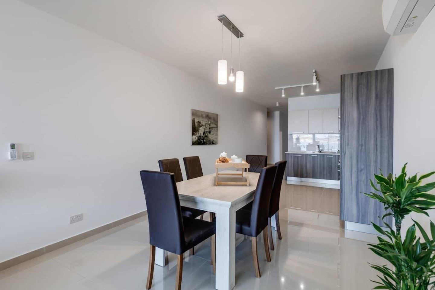9Ten11 Seafront By Homely Mellieħa Екстериор снимка