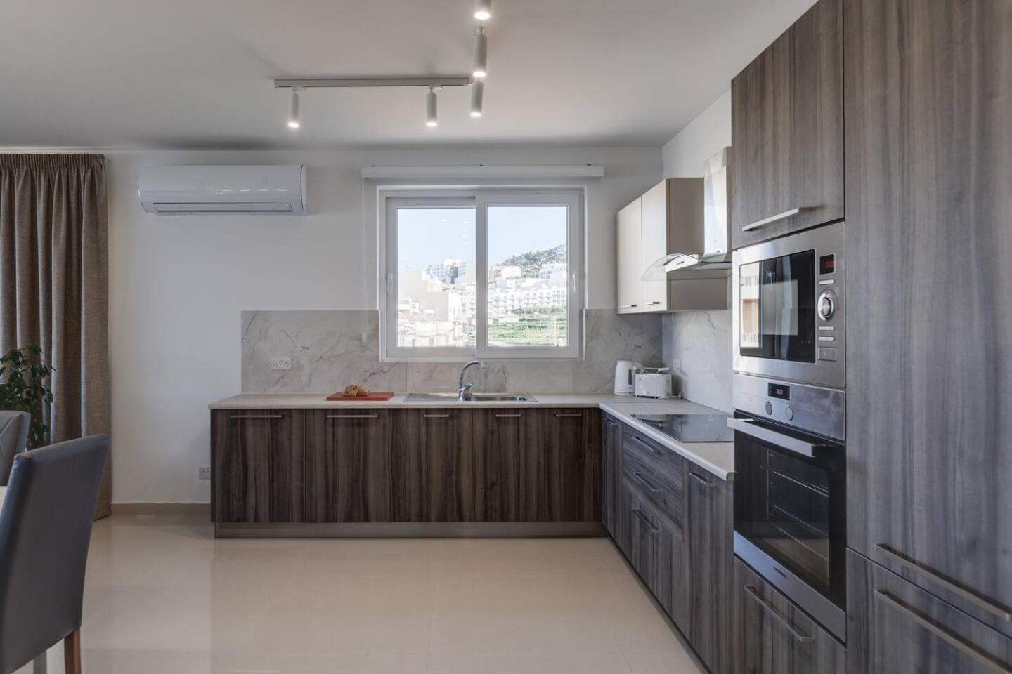 9Ten11 Seafront By Homely Mellieħa Екстериор снимка