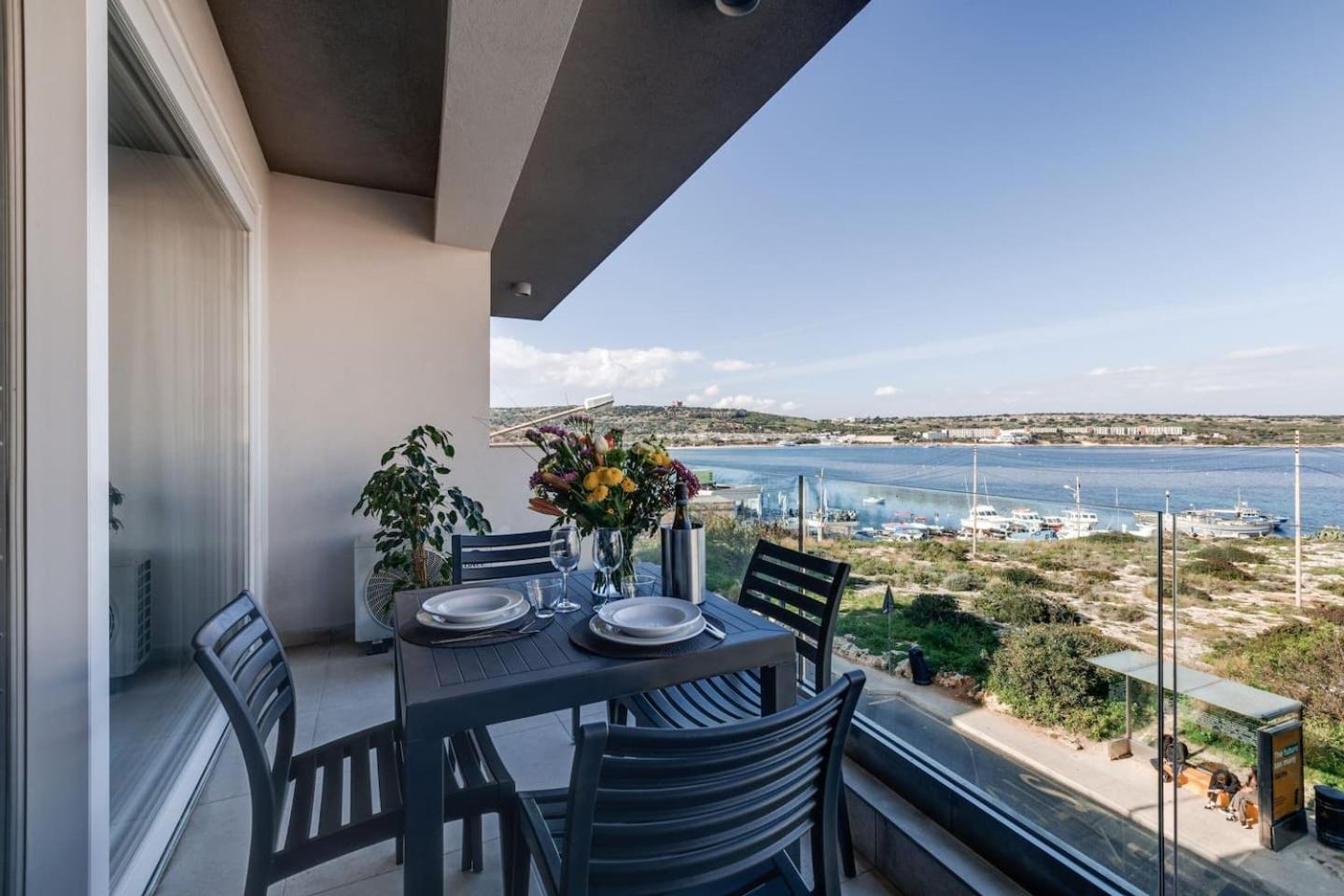9Ten11 Seafront By Homely Mellieħa Екстериор снимка