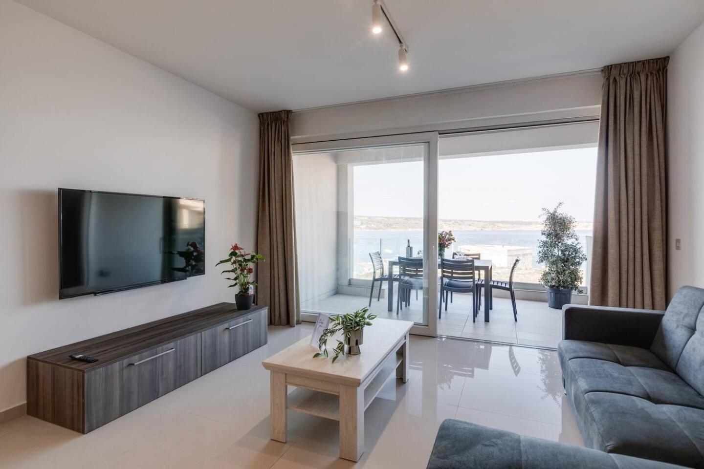 9Ten11 Seafront By Homely Mellieħa Екстериор снимка
