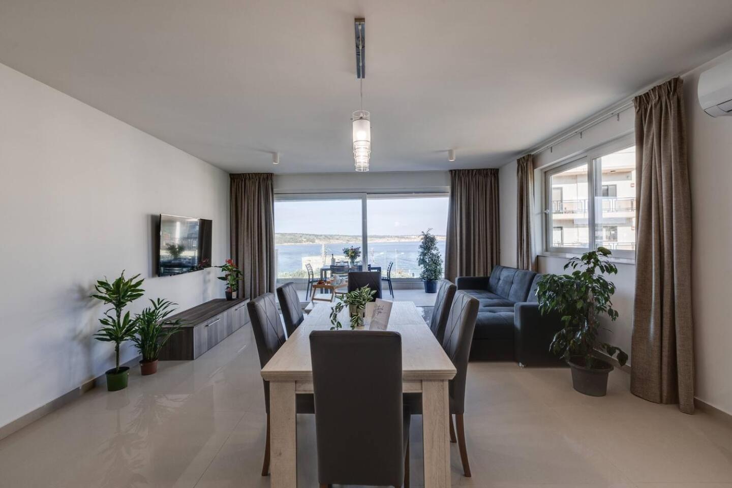 9Ten11 Seafront By Homely Mellieħa Екстериор снимка