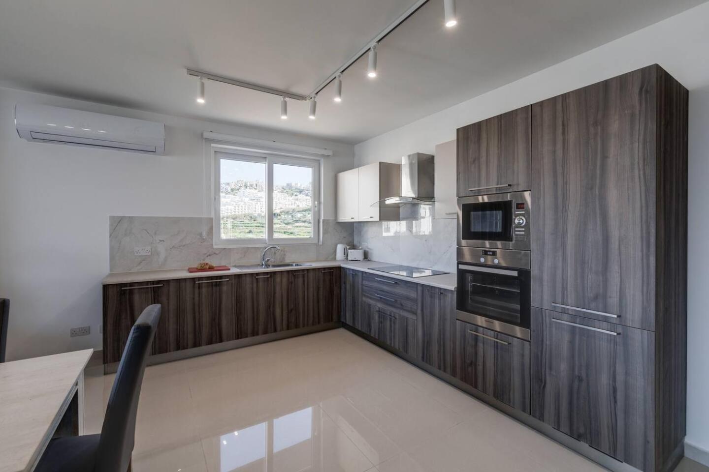 9Ten11 Seafront By Homely Mellieħa Екстериор снимка