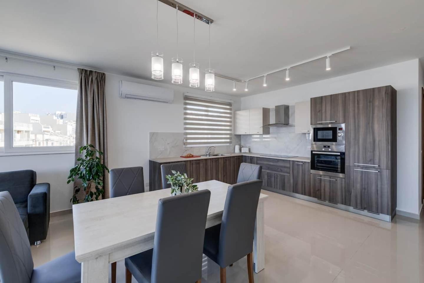 9Ten11 Seafront By Homely Mellieħa Екстериор снимка