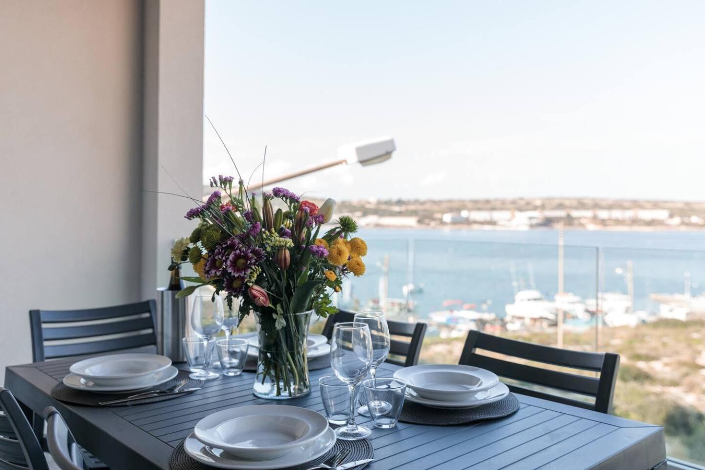 9Ten11 Seafront By Homely Mellieħa Екстериор снимка