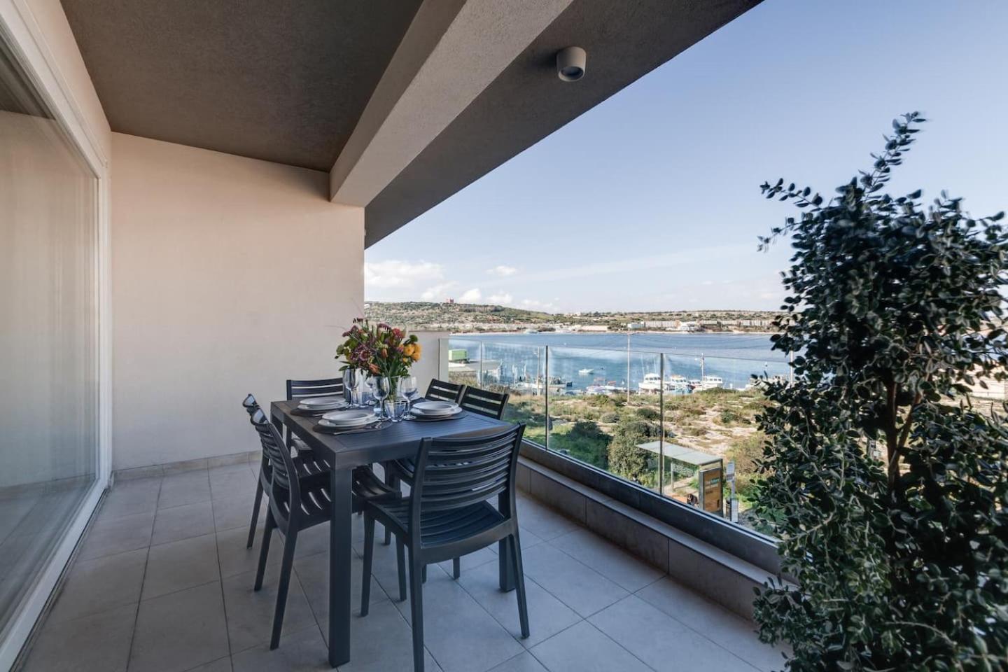 9Ten11 Seafront By Homely Mellieħa Екстериор снимка