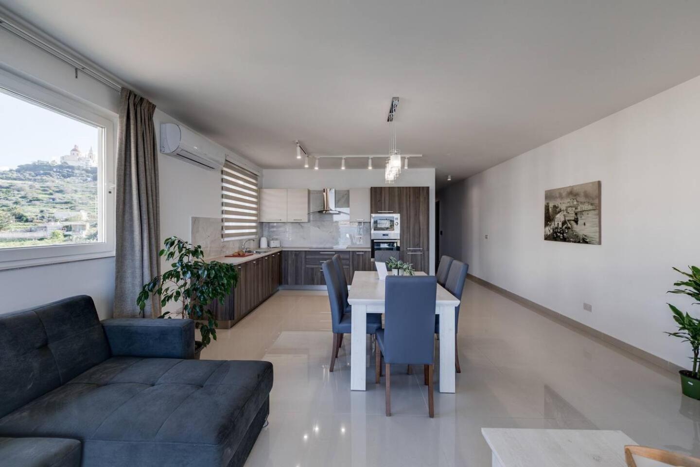 9Ten11 Seafront By Homely Mellieħa Екстериор снимка
